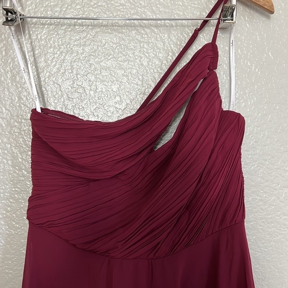 NWOT Extraordinary Elegance Burgundy Pleated One-Shoulder Maxi Dress - Picture 5 of 6